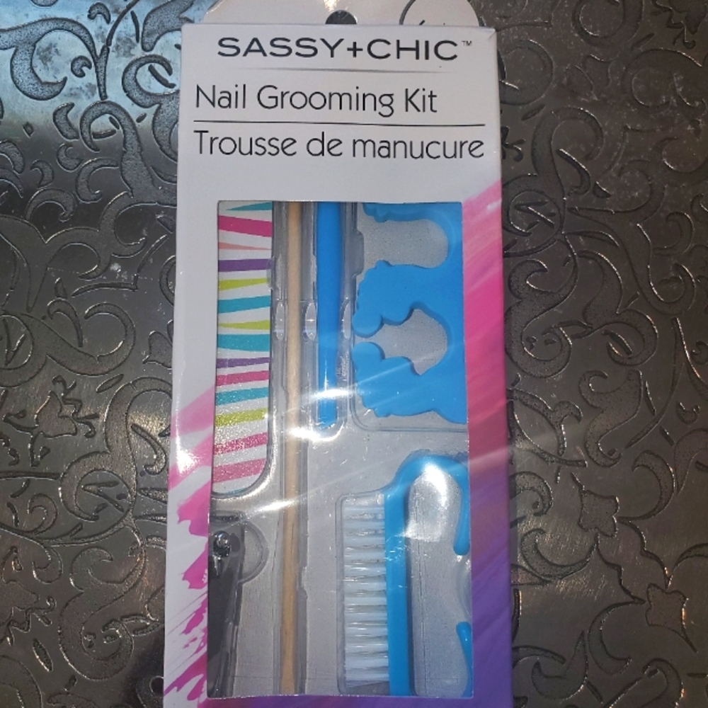 Sassy + Chic Nail Grooming Manicure 6 Piece Kit